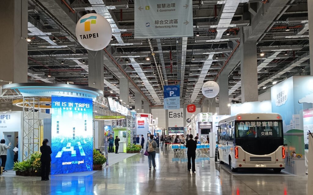 Melihat AI dan Robot di Smart City Summit & Expo 2026